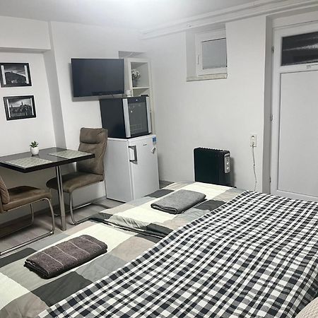 Apartmanek Patricie Room With Kitchenette Suitable For 2 Adults And 2 Children Mikulov Bagian luar foto
